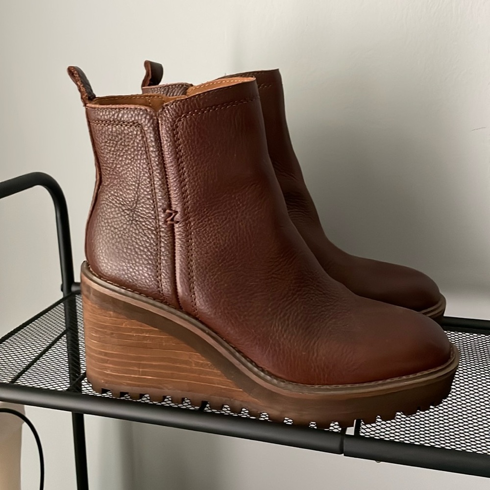 Zodiac Leather Wedge Boots in 7.5